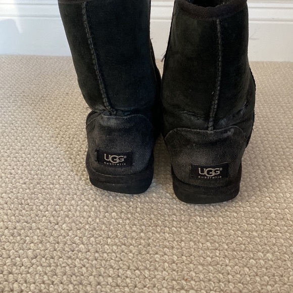 Ugg Classic Short II Shearling Lined in Black Size 7 - Picture 6 of 11